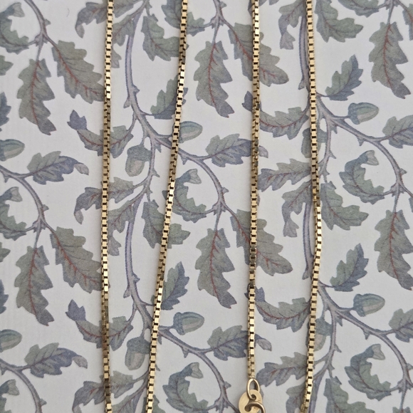 Gold Chain - Picture 3 of 14